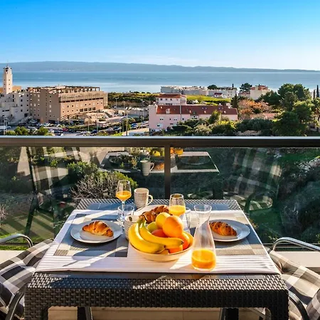 Golden View 8 *