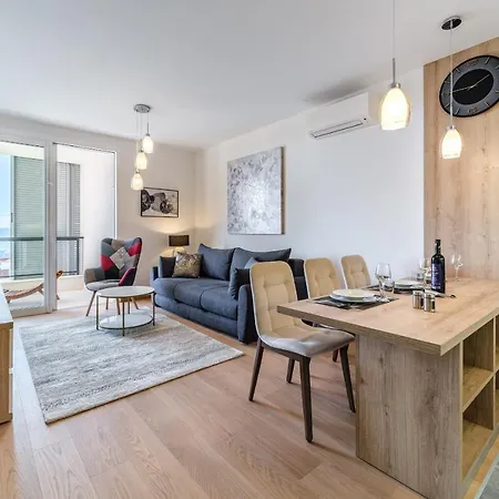 Golden View 8 アパート *