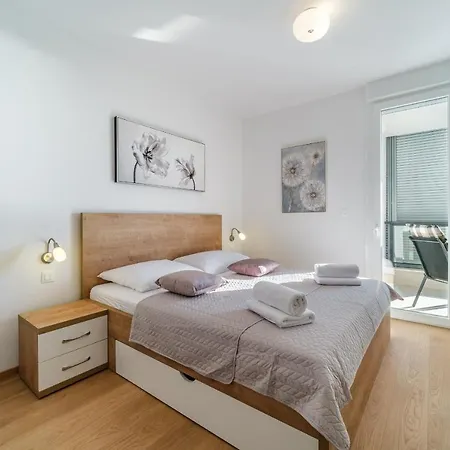 Golden View 8 アパート *