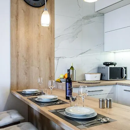 Golden View 8 アパート