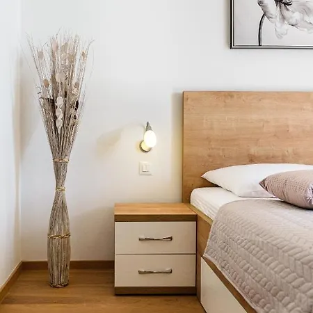 Golden View 8 アパート