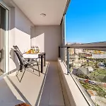 Διαμέρισμα Golden View 8