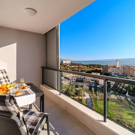 Golden View 8 Apartment