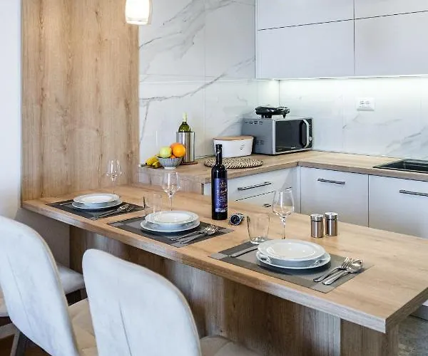 Appartement Golden View 8 *