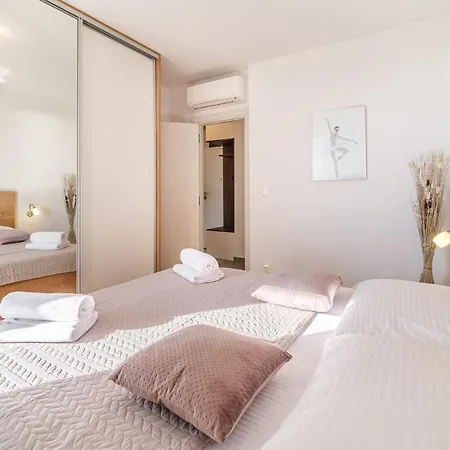 Golden View 8 아파트